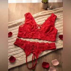 🆕 Fiery Red Lace Lingerie Set - Bra & Crotchless Panty